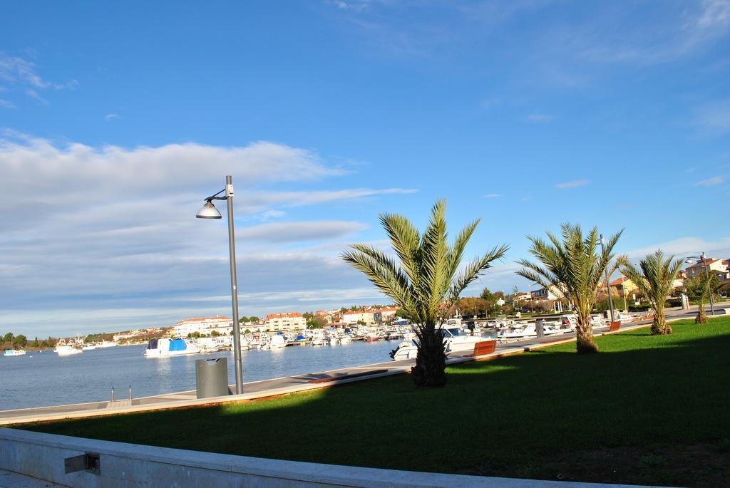 Guesthouse Promenade Μεντουλίν Δωμάτιο φωτογραφία